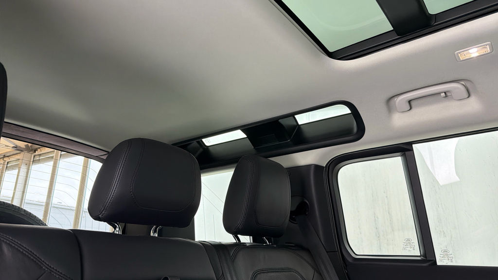 Land Rover Defender 110 X-dynamic Se Black #24