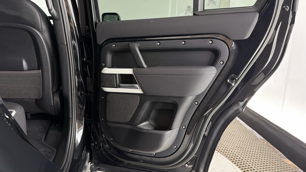 Land Rover Defender 110 X-dynamic Se Black #35