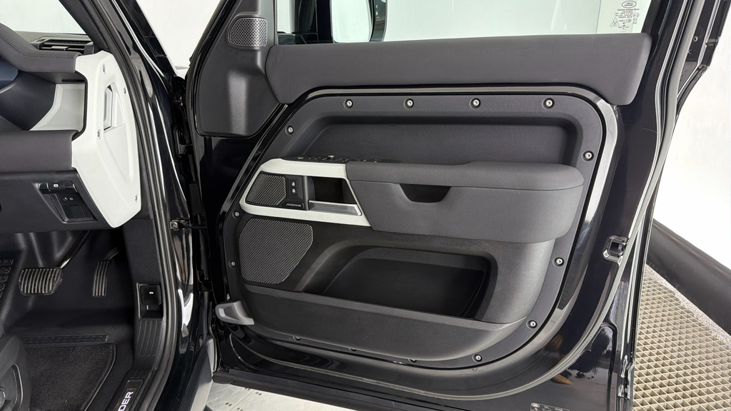 Land Rover Defender 110 X-dynamic Se Black #36
