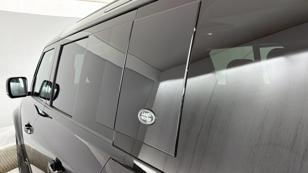 Land Rover Defender 110 X-dynamic Se Black #30