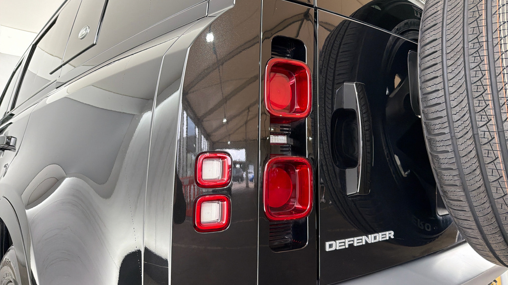 Land Rover Defender 110 X-dynamic Se Black #18