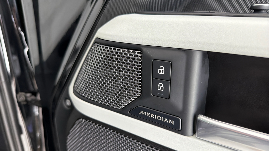 Land Rover Defender 110 X-dynamic Se Black #42