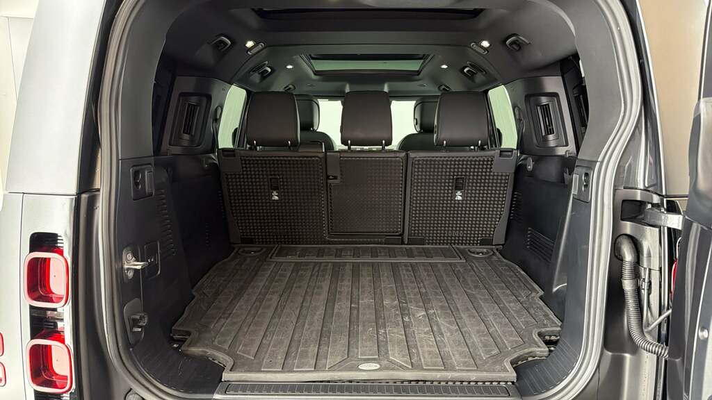 Land Rover Defender 130 X-dynamic Hse Red #8