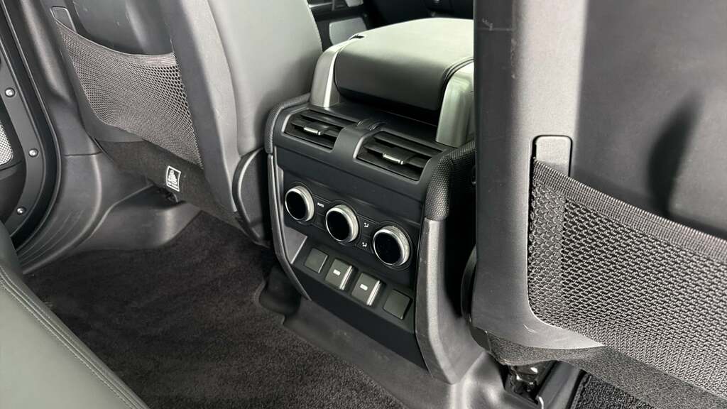 Land Rover Defender 130 X-dynamic Hse Red #16