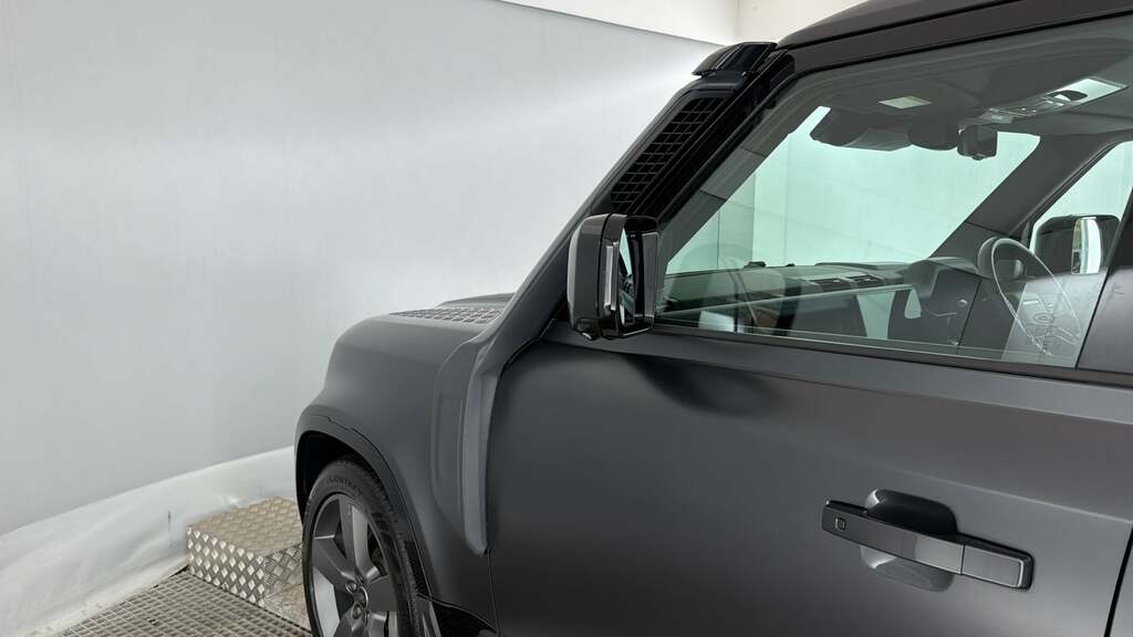 Land Rover Defender 130 X-dynamic Hse Red #25