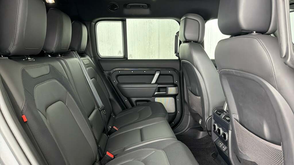 Land Rover Defender 130 X-dynamic Hse Red #22
