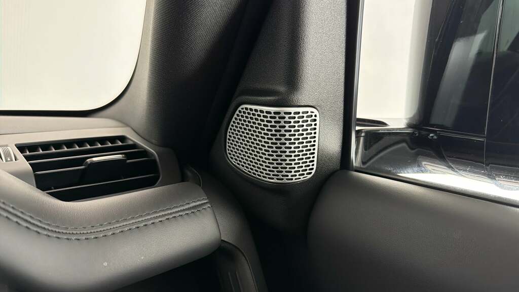 Land Rover Defender 130 X-dynamic Hse Red #47
