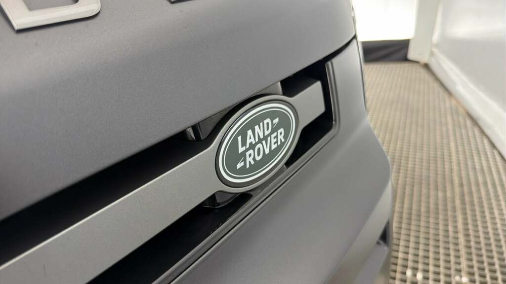 Land Rover Defender 130 X-dynamic Hse Red #23