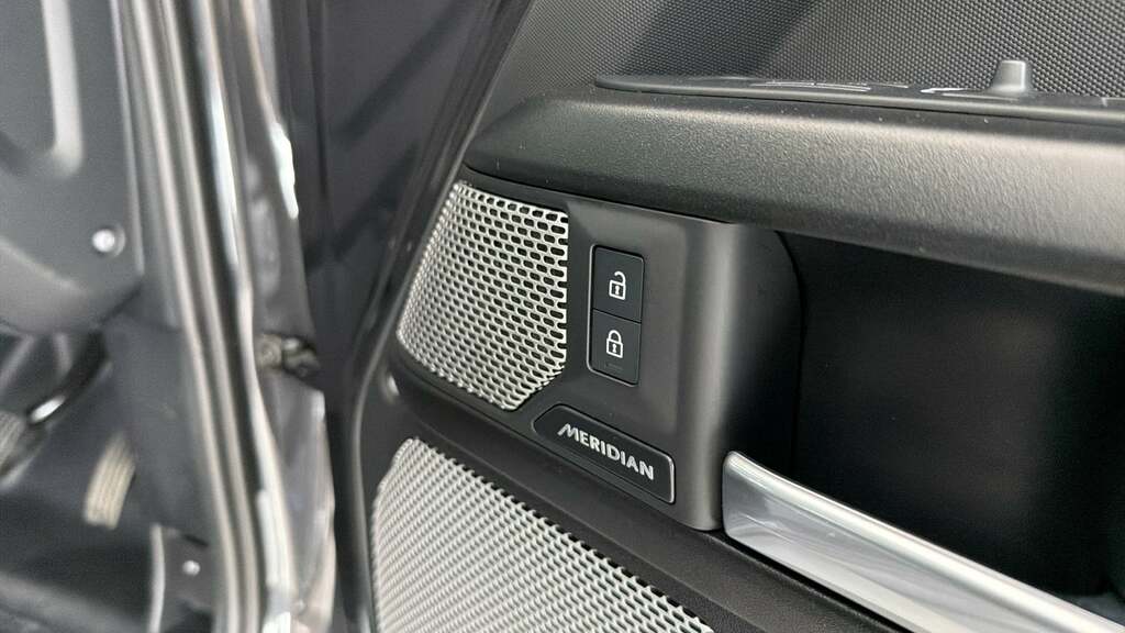 Land Rover Defender 130 X-dynamic Hse Red #39