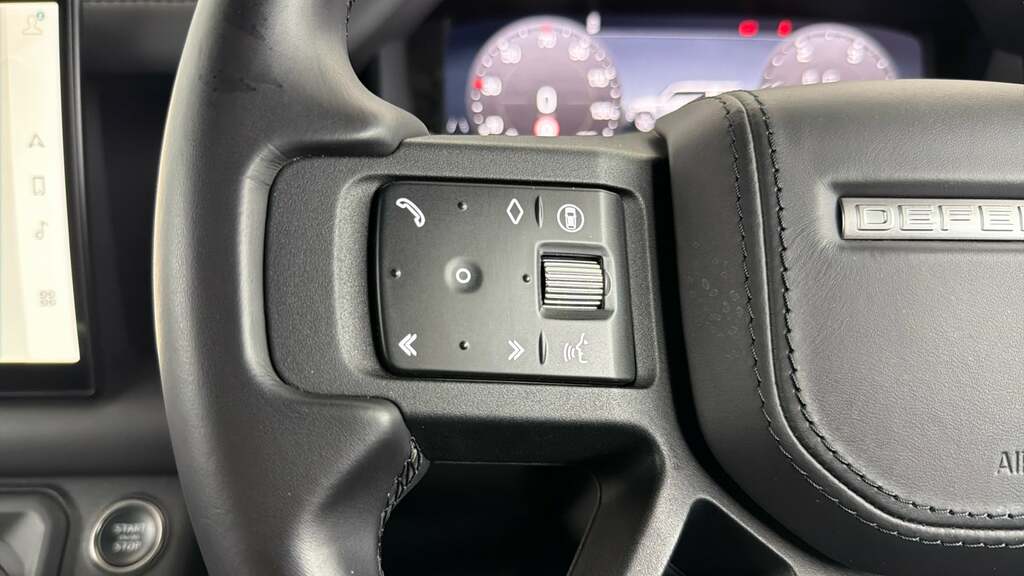 Land Rover Defender 130 X-dynamic Hse Red #42