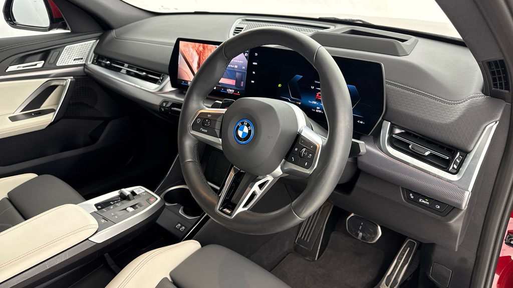 BMW iX2 20 66.5Kwh Shadow Edition Suv Ed Red #6