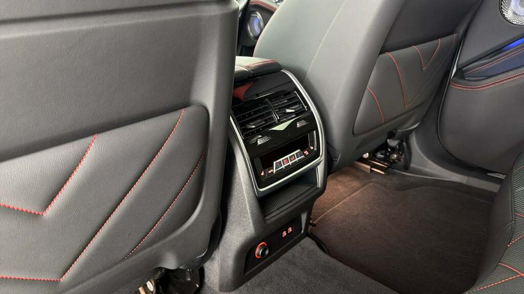 BMW XM 5dr Auto Black #32