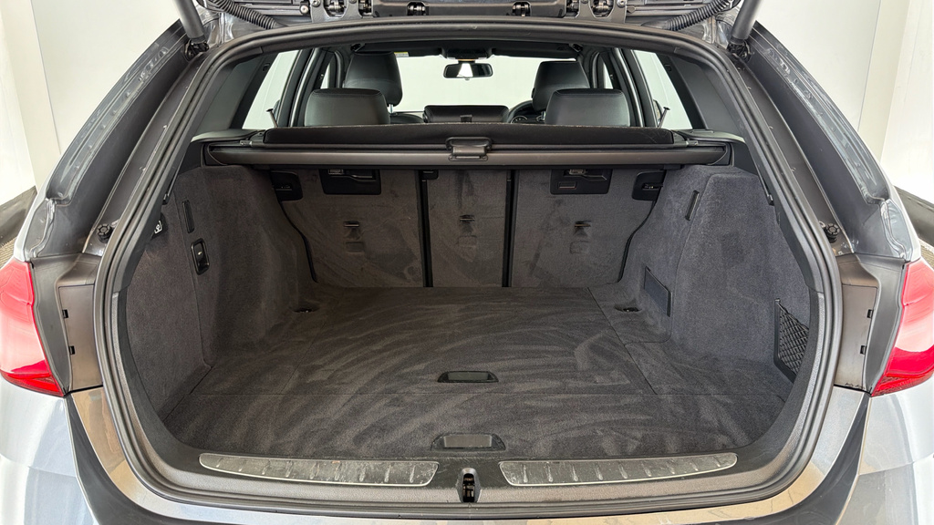 BMW 3 Series 318D Sport White #13