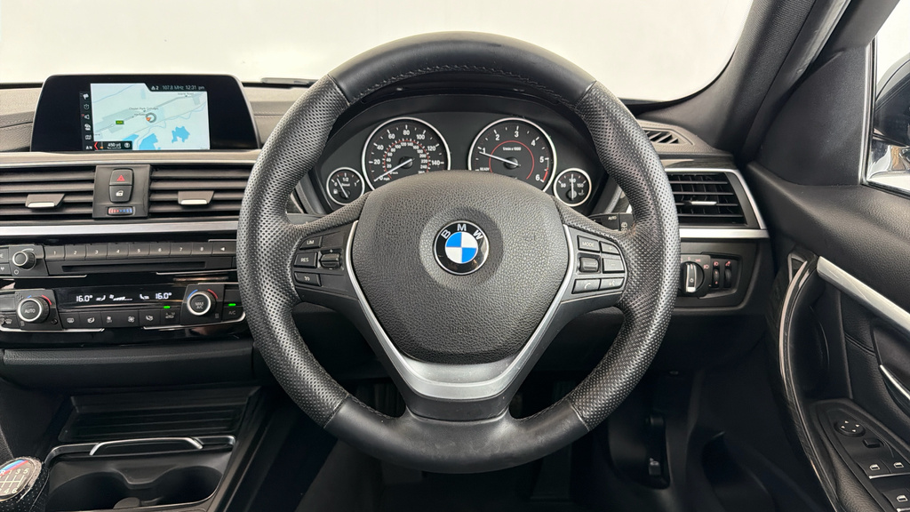 BMW 3 Series 318D Sport White #5