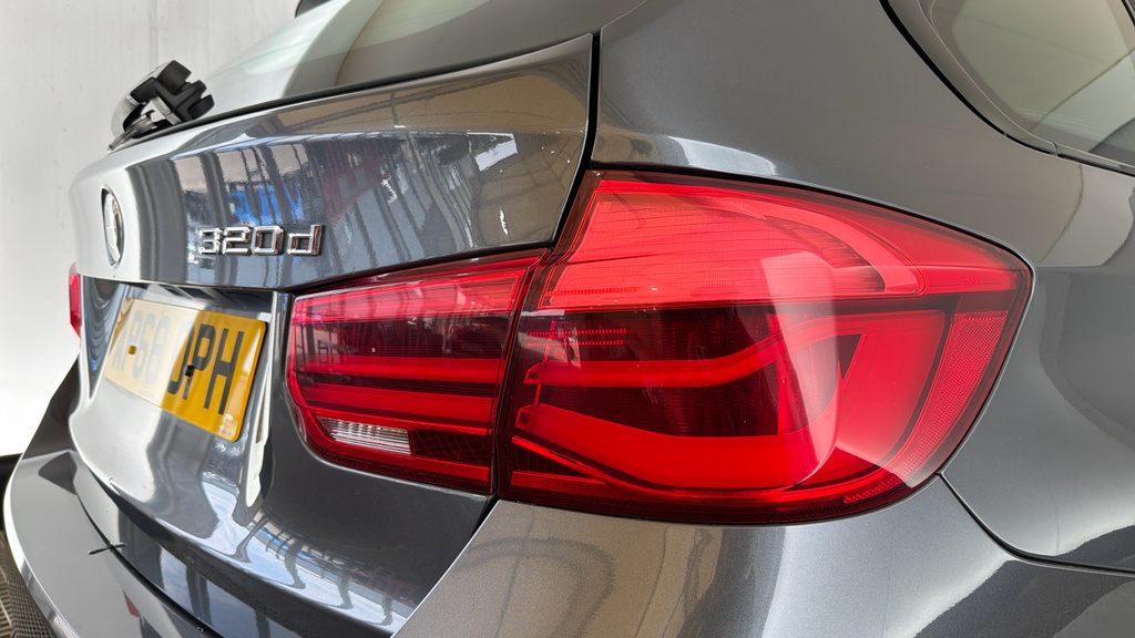 BMW 3 Series 318D Sport White #22