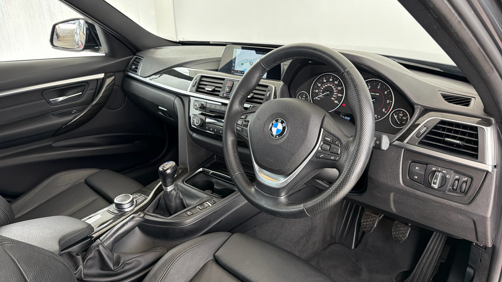 BMW 3 Series 318D Sport White #6