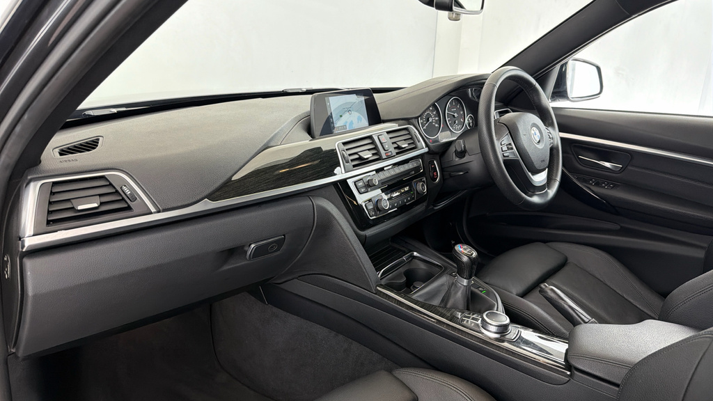 BMW 3 Series 318D Sport White #7