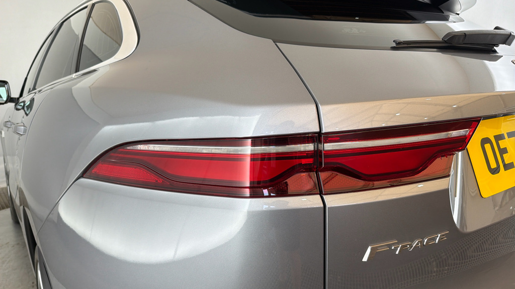 Jaguar F-Pace P250i R-dynamic S White #19