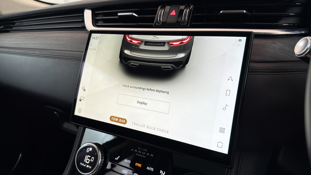 Jaguar F-Pace P250i R-dynamic S White #43
