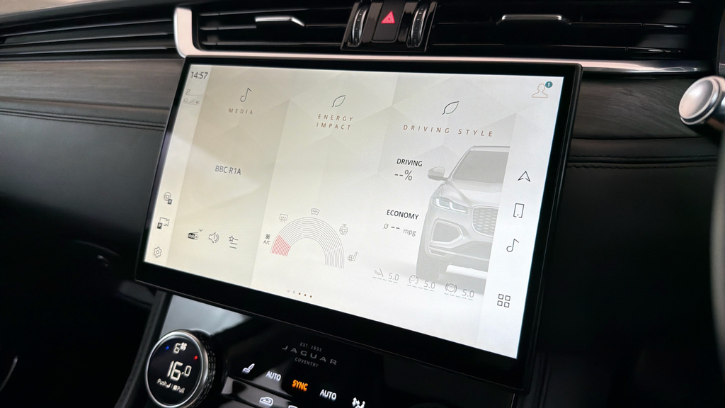 Jaguar F-Pace P250i R-dynamic S White #41