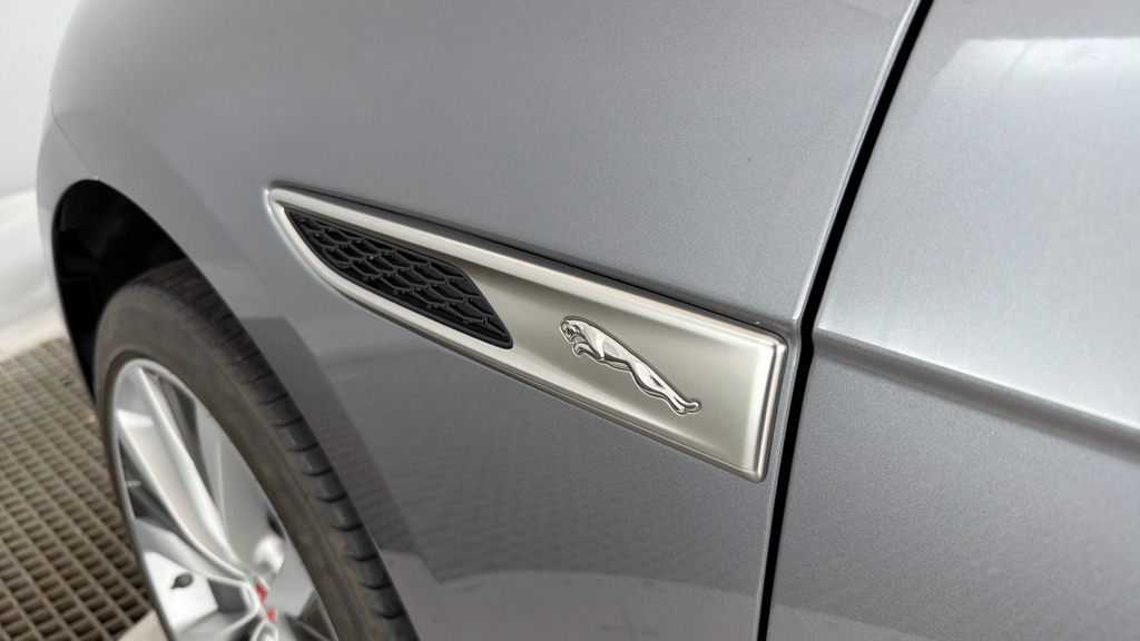 Jaguar F-Pace P250i R-dynamic S White #22