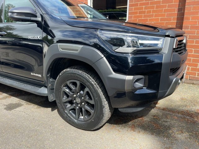 Toyota HILUX D-4d Invincible X Pickup LL22AVG Black #4