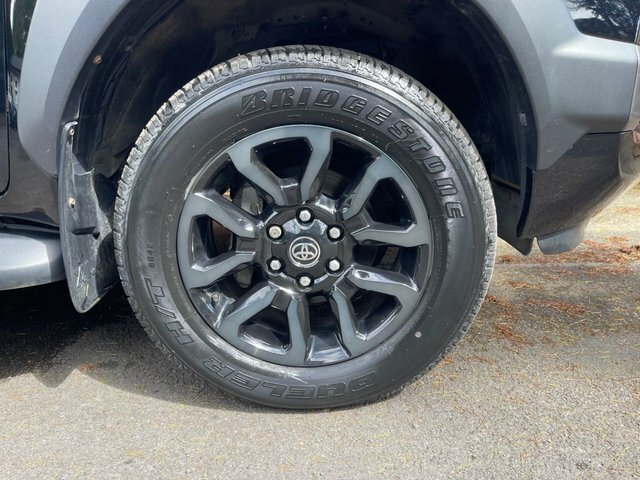 Toyota HILUX D-4d Invincible X Pickup LL22AVG Black #5