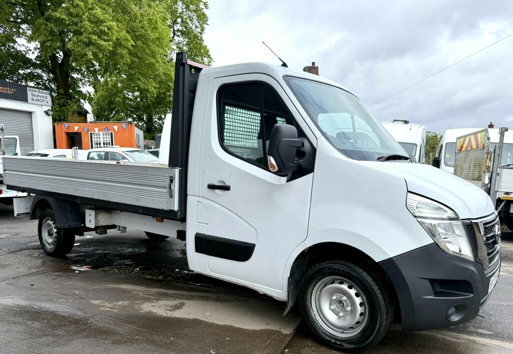 Nissan NV400 #4