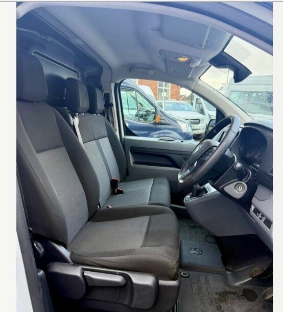 Vauxhall Vivaro 2900 1.5D 100Ps Dynamic H1 Van - White #8