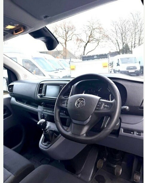 Vauxhall Vivaro 2900 1.5D 100Ps Dynamic H1 Van - White #9