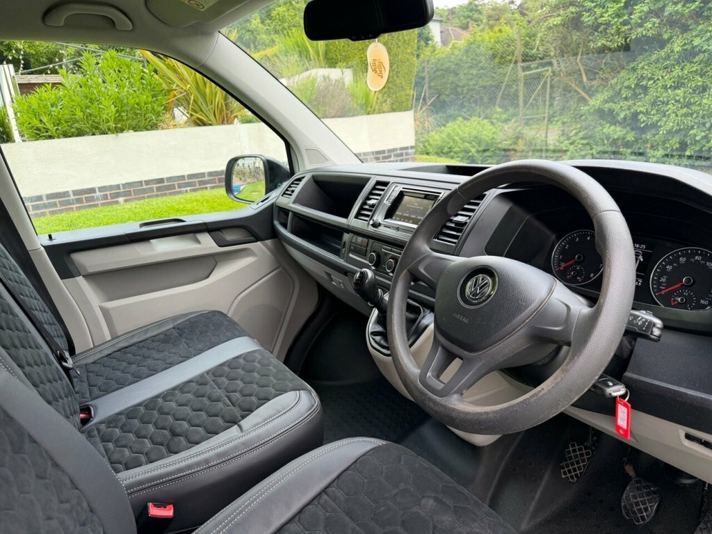 Volkswagen Transporter 2L Highline Black #26
