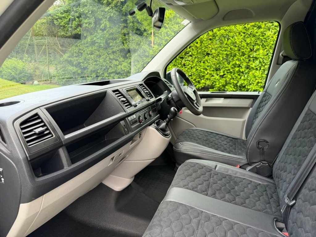 Volkswagen Transporter 2L Highline Black #15