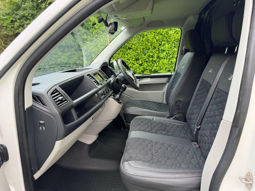Volkswagen Transporter 2L Highline Black #17