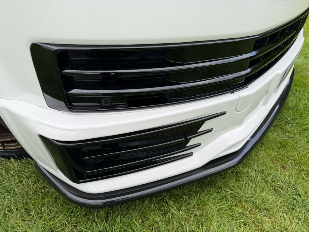 Volkswagen Transporter 2L Highline Black #19