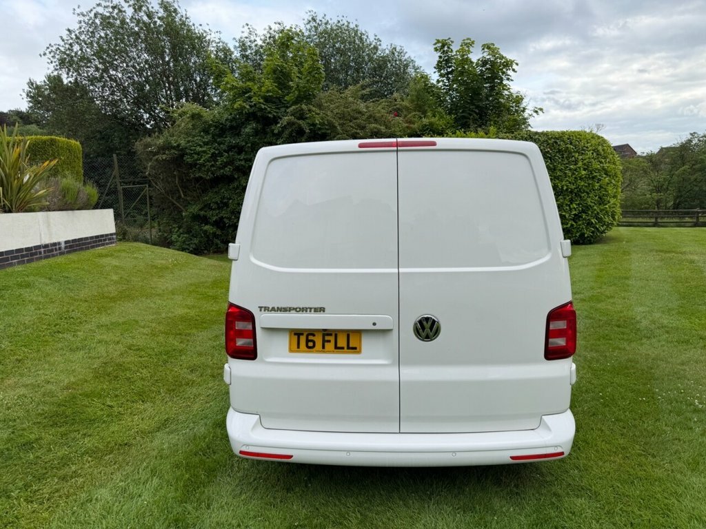 Volkswagen Transporter 2L Highline Black #40