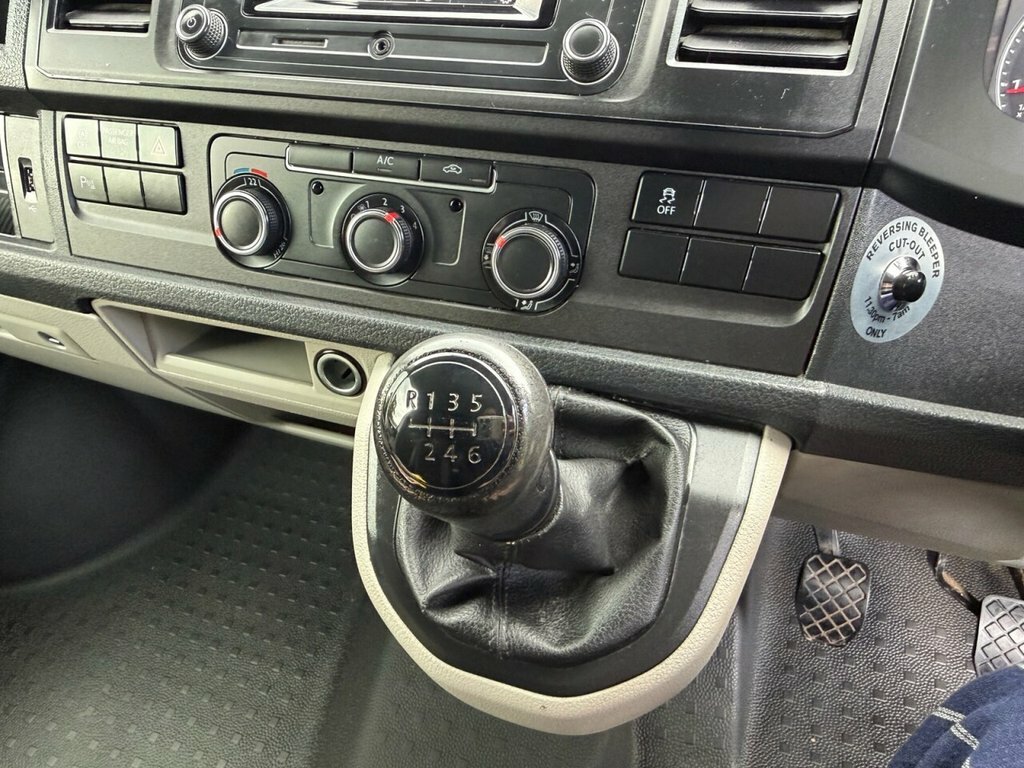 Volkswagen Transporter 2L Highline Black #11