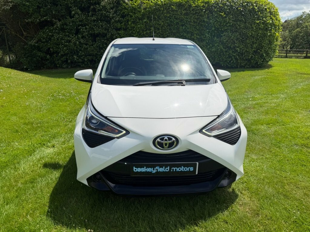 Toyota Aygo 1L X-play White #2