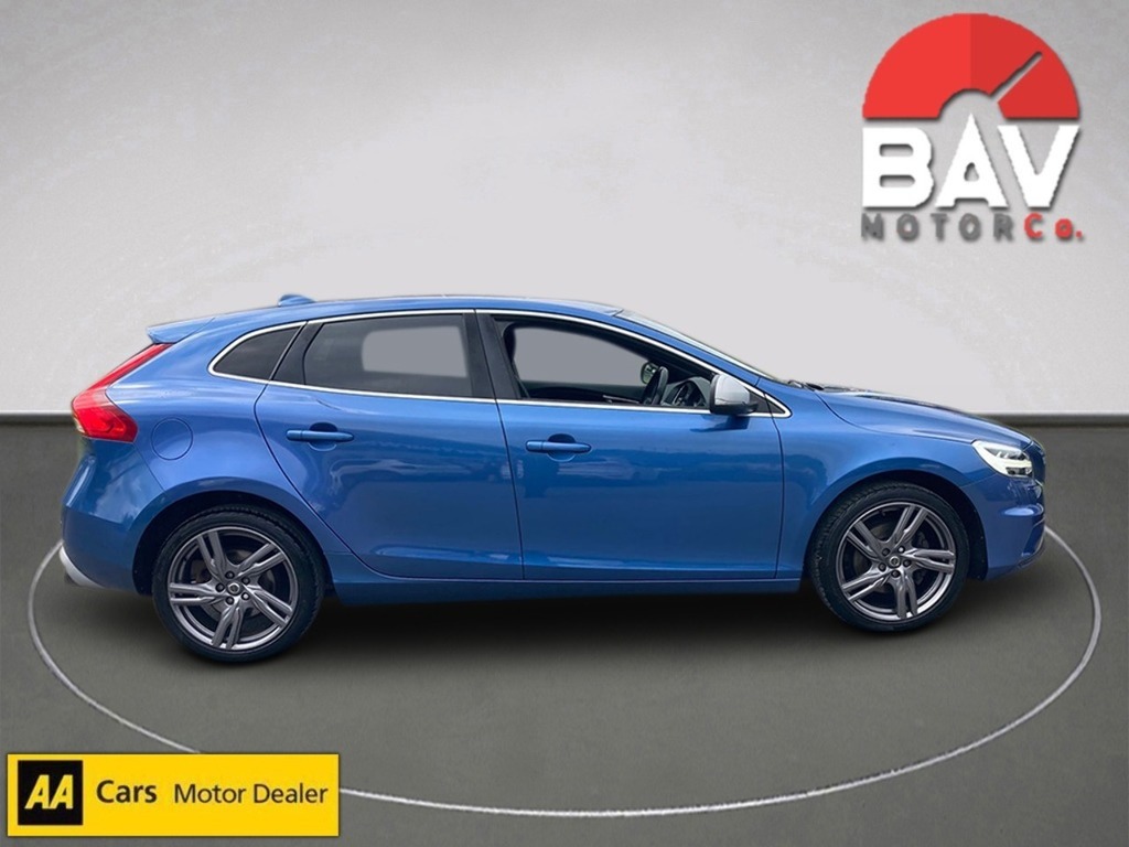 Volvo V40 T2 R-design Pro Blue #2