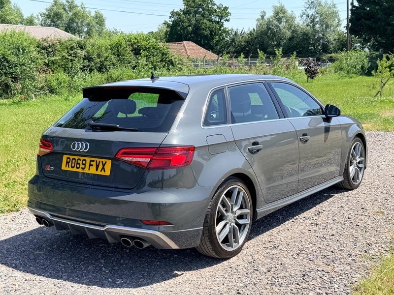 Audi S3 Sportback Black Edition Tfsi 300 Ps S Tronic Red #7
