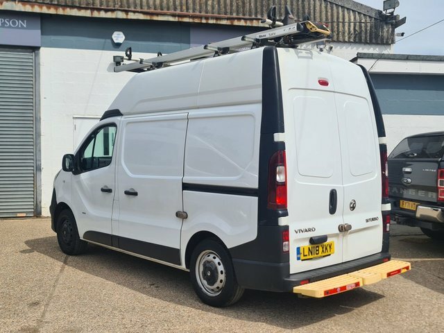 Vauxhall Vivaro Cdti 2900 Biturbo Ecotec LN18XKY White #5