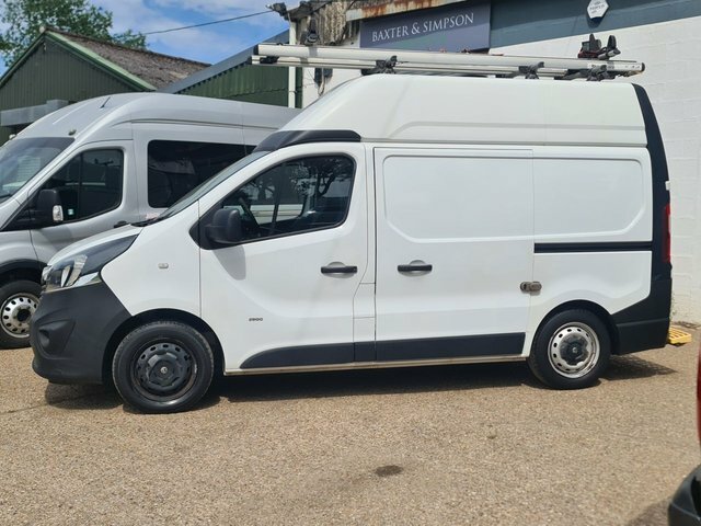 Vauxhall Vivaro Cdti 2900 Biturbo Ecotec LN18XKY White #2