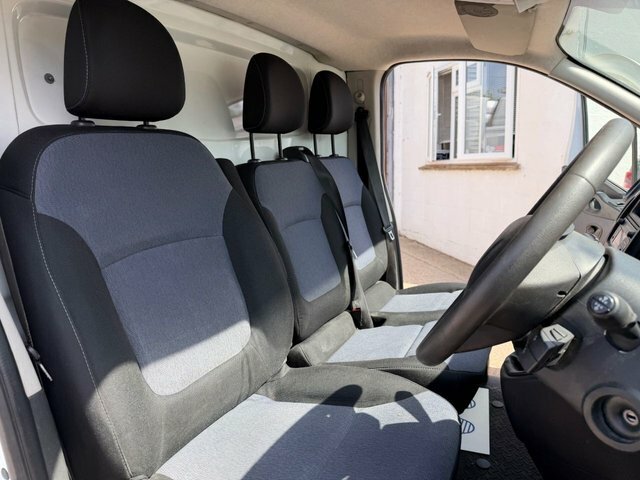 Vauxhall Vivaro Cdti 2900 Biturbo Ecotec White #3