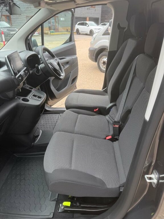 Vauxhall Combo-e Life Prime 7.4Kwcharger BF73FKM Grey #4