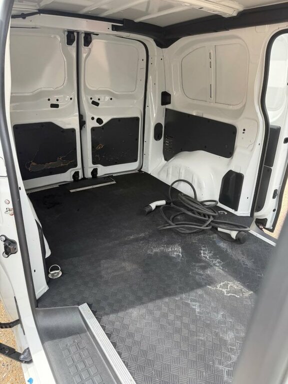 Peugeot E-Expert 1000 50Kwh Professional Standard White #5