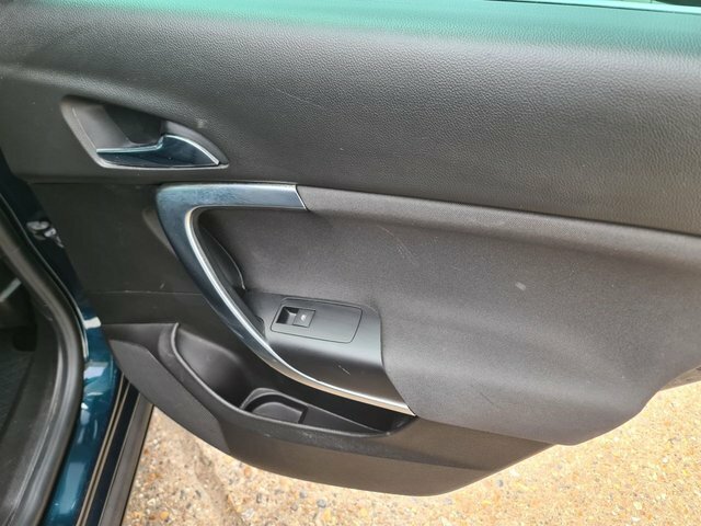 Vauxhall Insignia 2L Sri Nav Black #33