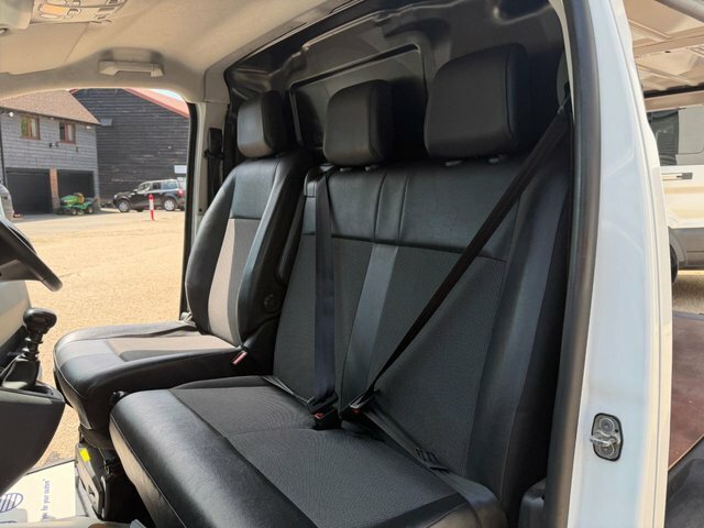 Vauxhall Vivaro Turbo D 2900 Dynamic White #4