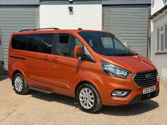 Ford Tourneo Custom 320 Ecoblue Titanium Minibus Orange