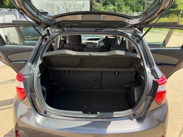 Toyota Yaris Vvt-h Icon Tech Grey #5