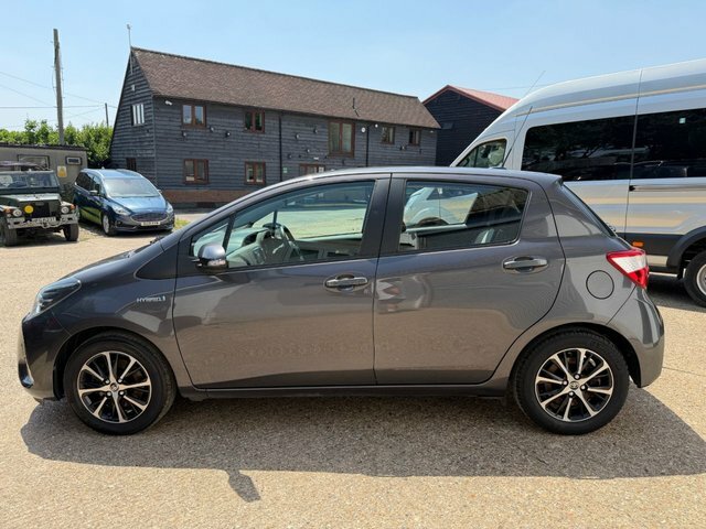 Toyota Yaris Vvt-h Icon Tech Grey #2