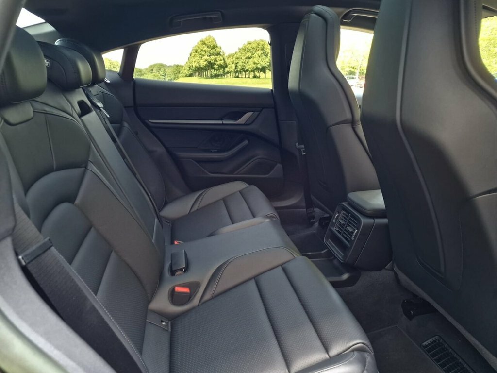 Porsche Taycan 4S Cross Turismo #39
